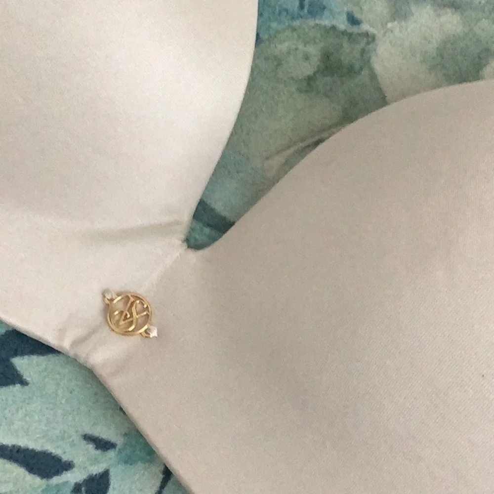 🌿NWOT- Never worn! Victoria’s Secret So Obsessed Wireless Push Up Bra - Picture 3 of 13